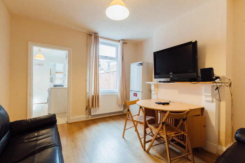 Bedford Street, LN1 1NA - 4 Bed - Thumbnail 10